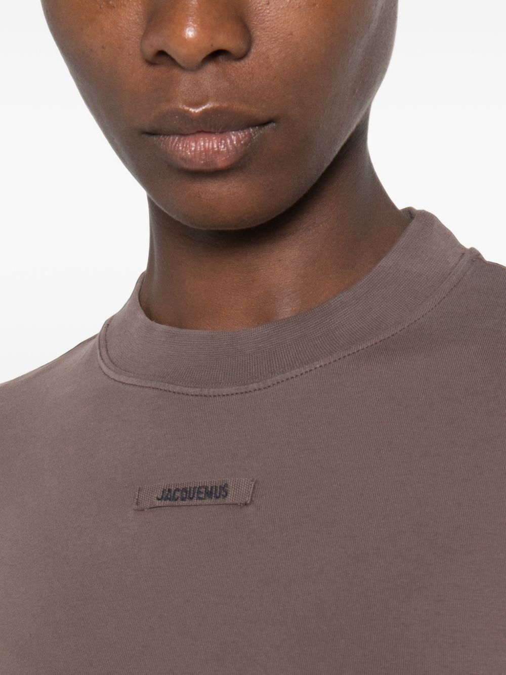 [JACQUEMUS] T-shirts Long Sleeve FW26 TSW00155AJ00124 850