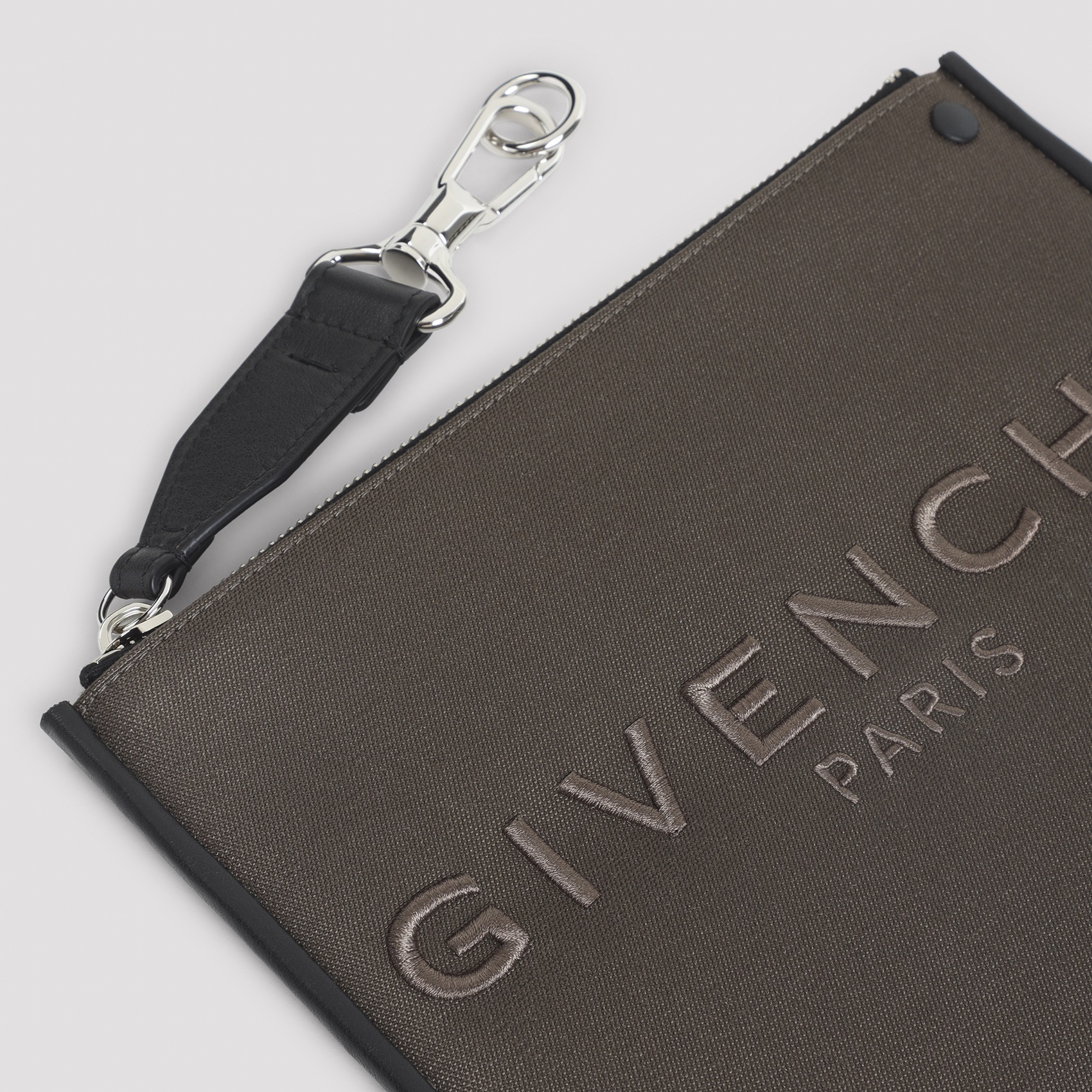[Givenchy] Pouch FW26 BK60GNK21W