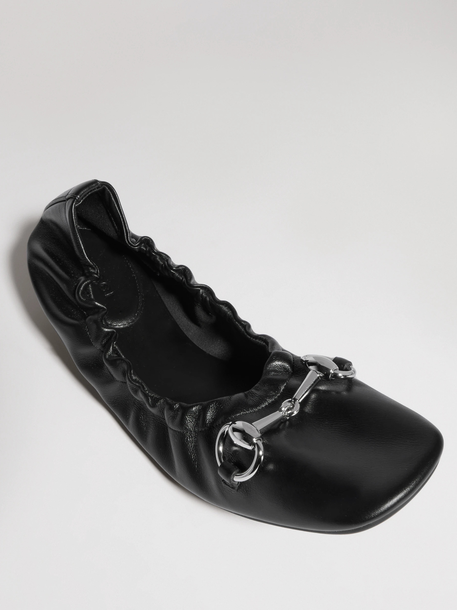 [Gucci] Flat shoes FW26 875322AAF3Q1000