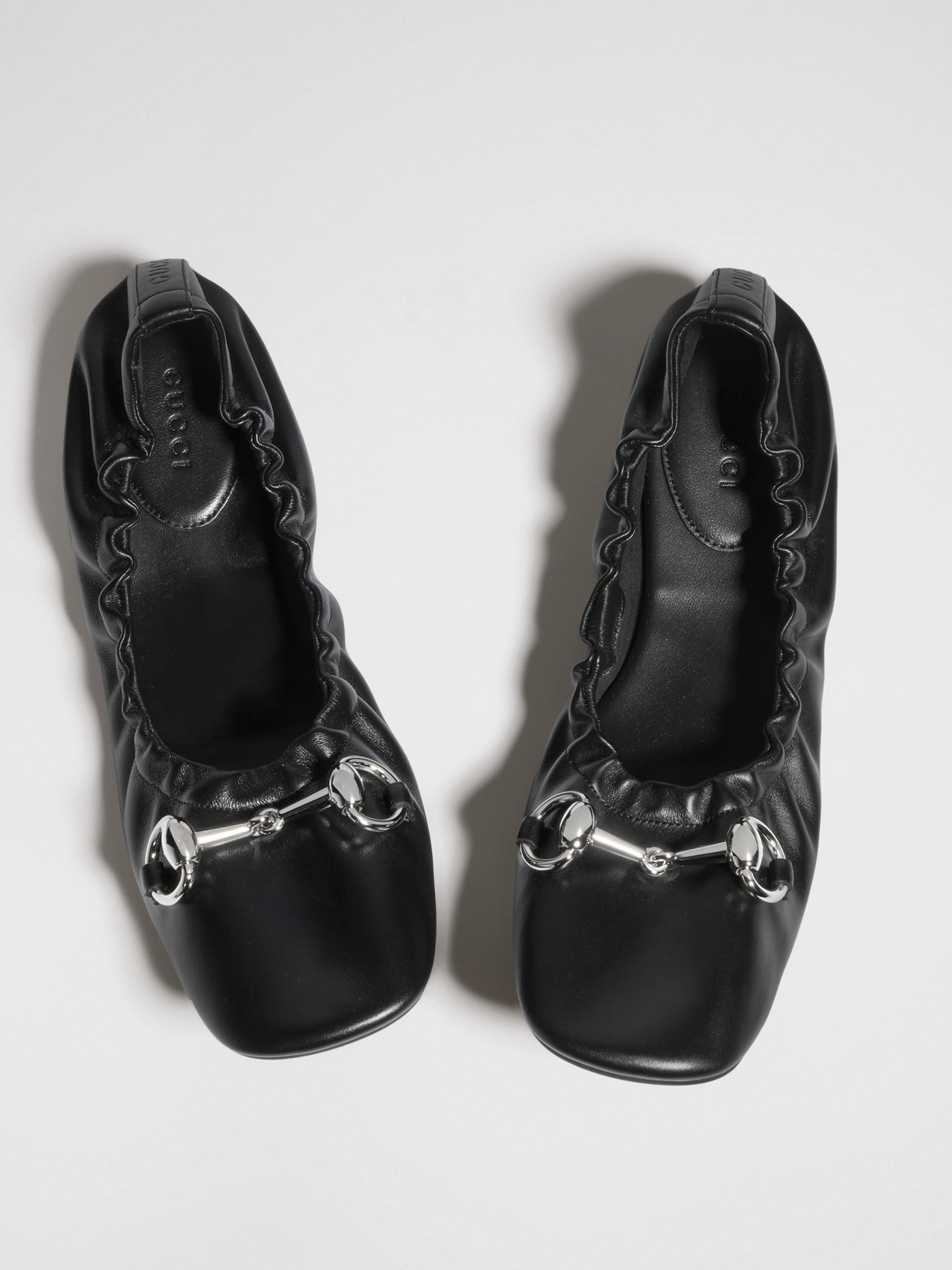 [Gucci] Flat shoes FW26 875322AAF3Q1000